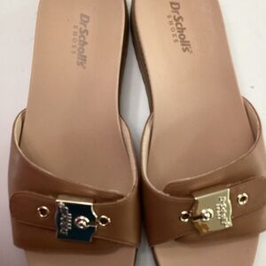Dr. Schools tan sandals size 8